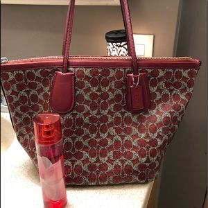 Coach Signature Taxi Zip Tote